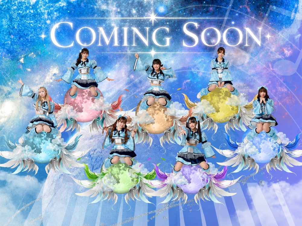COMING SOON と書かれたアーティストのキービジュアル